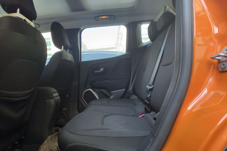 Used Jeep Renegade 2017 180T Automatic High-Energy Version Interior 6