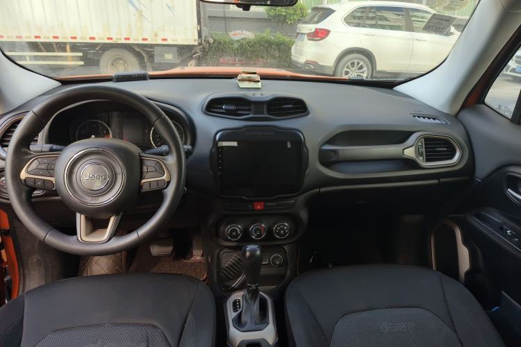 Used Jeep Renegade 2017 180T Automatic High-Energy Version Interior 7