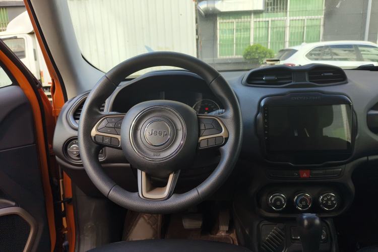 Used Jeep Renegade 2017 180T Automatic High-Energy Version Interior 8