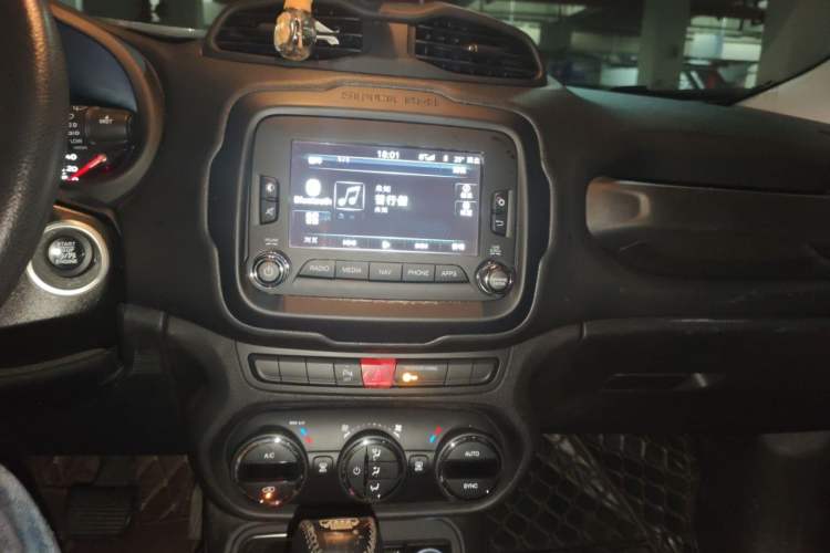 Used Jeep Renegade 2016 1.4T Automatic Jingneng Version+ Audio And AC Panel