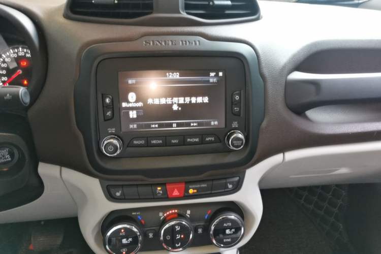 Used Jeep Renegade 2016 1.4T Automatic Smart Edition Audio And AC Panel