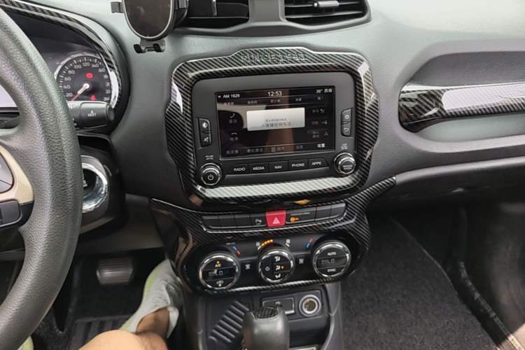Used Jeep Renegade 2016 1.4T Automatic Jingneng Version+ Audio And AC Panel