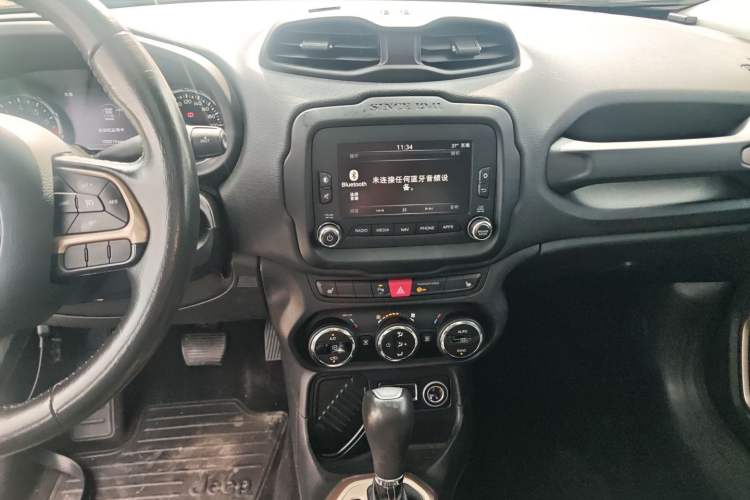 Used Jeep Renegade 2016 1.4T Automatic Smart Edition Audio And AC Panel