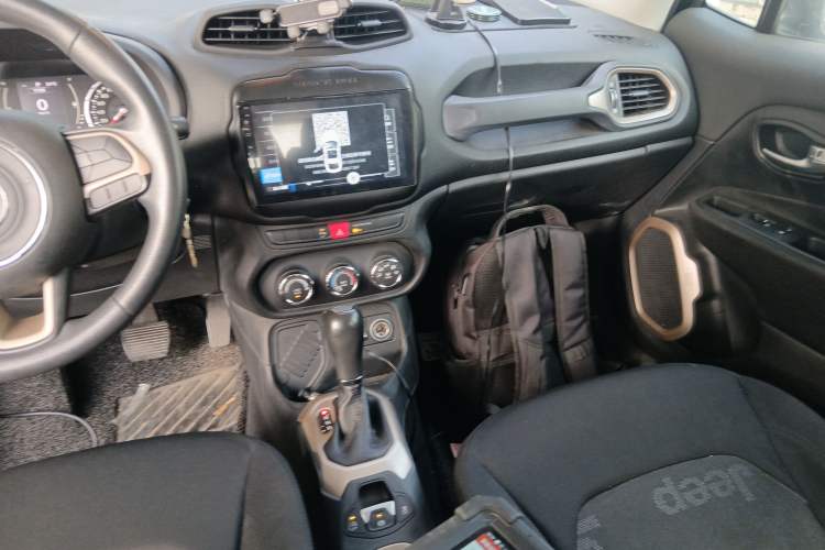 Used Jeep Renegade 2016 1.4T Automatic Jingneng Edition Audio And AC Panel