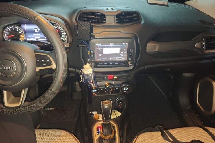 Used Jeep Renegade 2016 1.4T Automatic Jingneng Version+ Audio And AC Panel