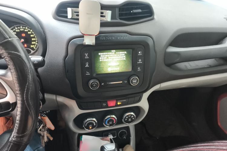Used Jeep Renegade 2016 1.4T Automatic Jingneng Edition Audio And AC Panel