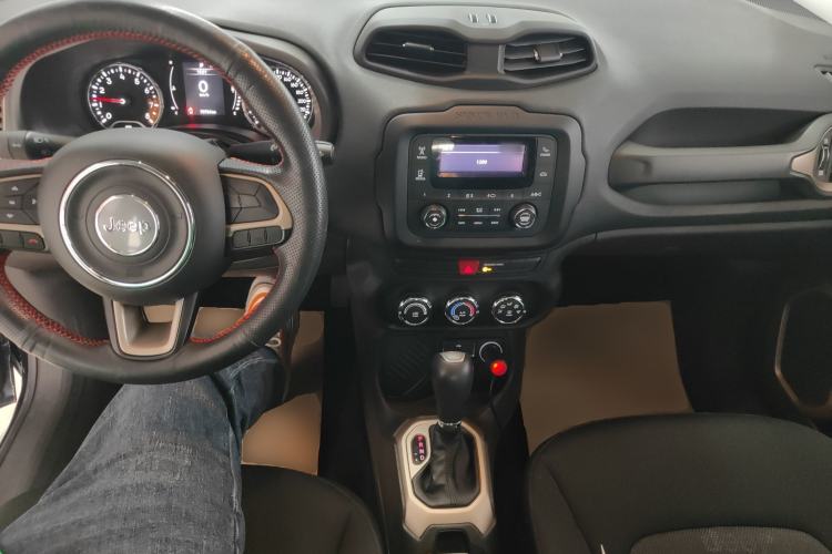 Used Jeep Renegade 2016 1.4T Automatic Kinetic Edition Center Console