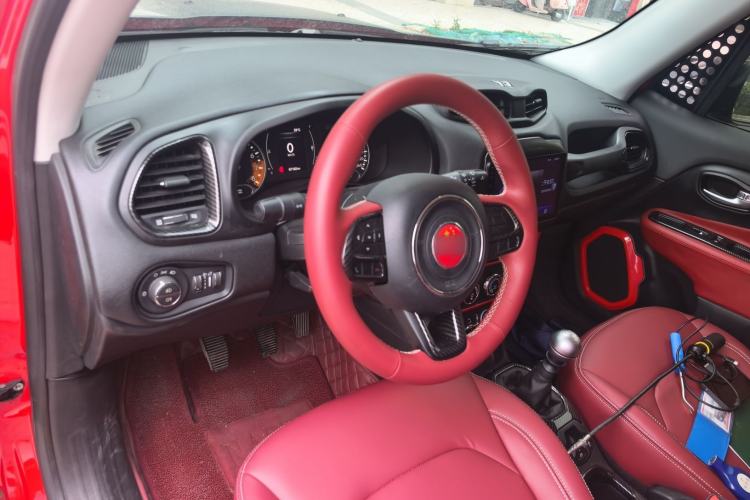 Used Jeep Renegade 2016 1.4T Manual Kinetic Edition Center Console