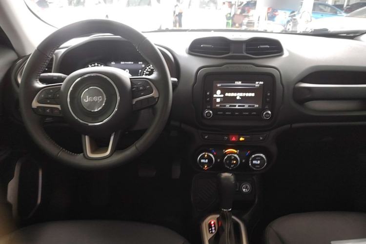 Used Jeep Renegade 2016 1.4T Automatic Smart Edition Center Console