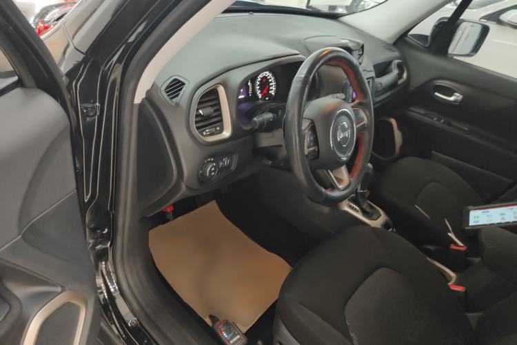Used Jeep Renegade 2016 1.4T Automatic Kinetic Edition Driver Seat