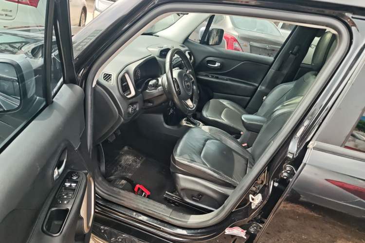 Used Jeep Renegade 2016 1.4T Automatic Smart Edition Driver Seat