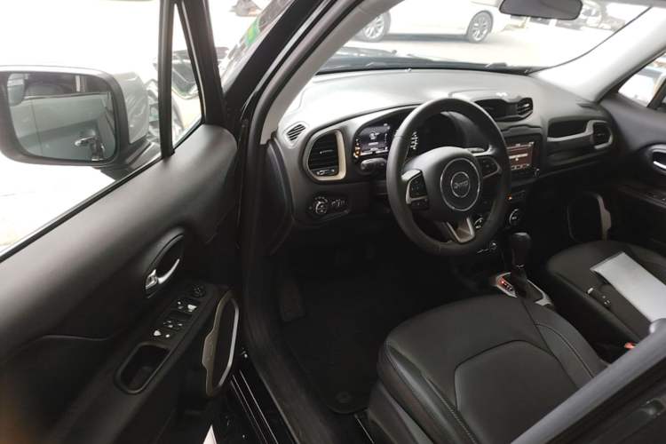 Used Jeep Renegade 2016 1.4T Automatic Smart Edition Driver Seat