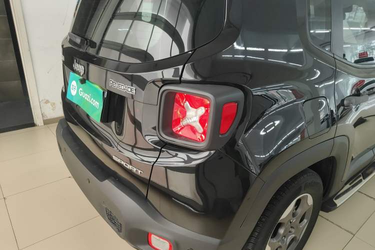 Used Jeep Renegade 2016 1.4T Automatic Kinetic Edition Exterior 3