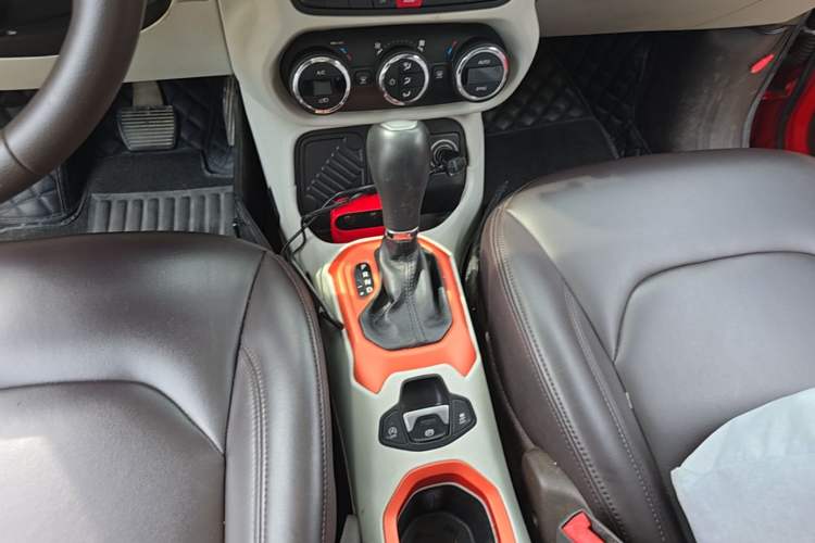 Used Jeep Renegade 2016 1.4T Automatic Jingneng Version+ Gear Lever