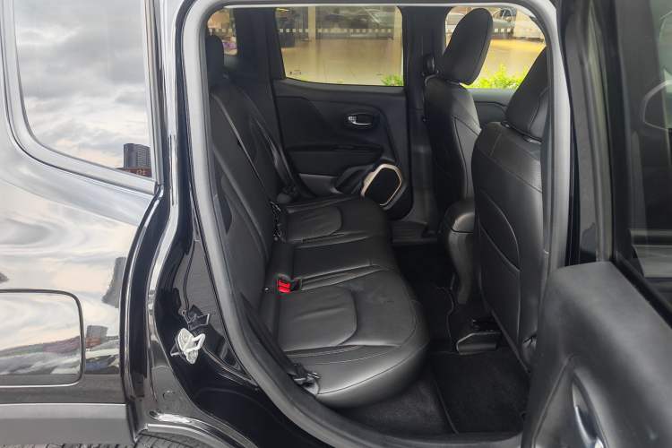 Used Jeep Renegade 2016 1.4T Automatic Smart Edition Interior 1