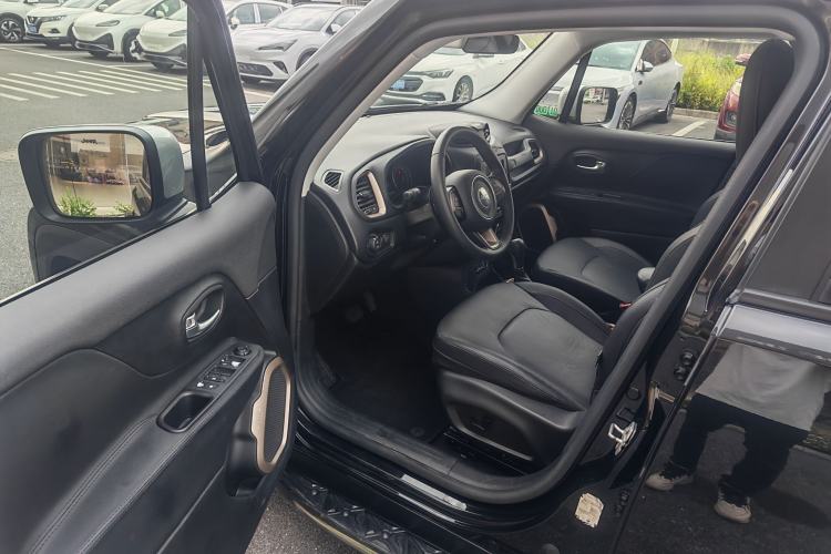 Used Jeep Renegade 2016 1.4T Automatic Smart Edition Interior 2