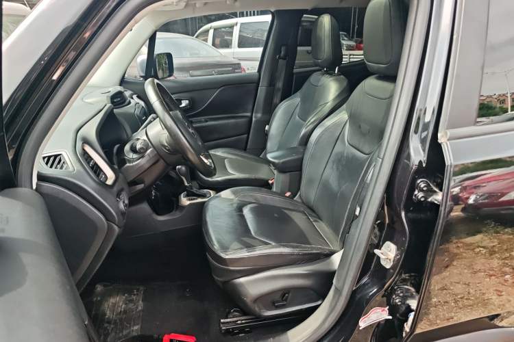 Used Jeep Renegade 2016 1.4T Automatic Smart Edition Left Front Seat