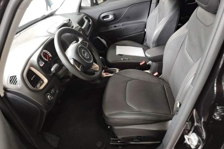 Used Jeep Renegade 2016 1.4T Automatic Smart Edition Left Front Seat