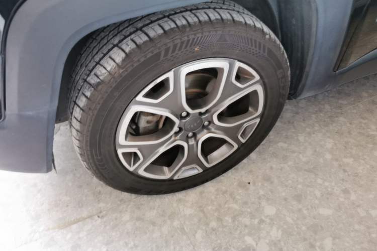 Used Jeep Renegade 2016 1.4T Automatic Smart Edition Left Front Wheel Hub