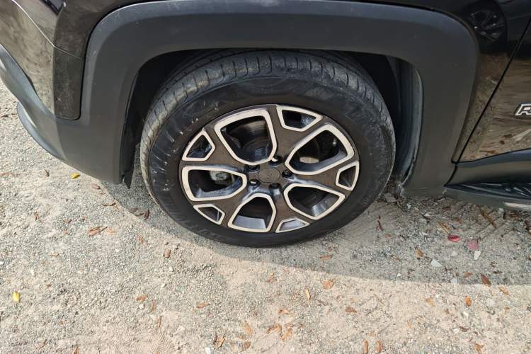 Used Jeep Renegade 2016 1.4T Automatic Smart Edition Left Front Wheel Hub