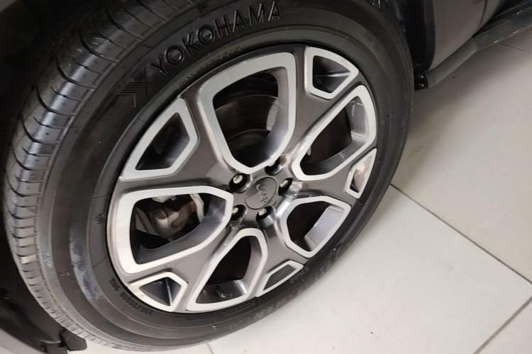 Used Jeep Renegade 2016 1.4T Automatic Smart Edition Left Front Wheel Hub