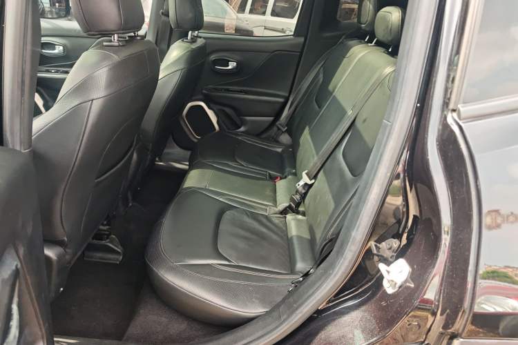 Used Jeep Renegade 2016 1.4T Automatic Smart Edition Left Rear Seat