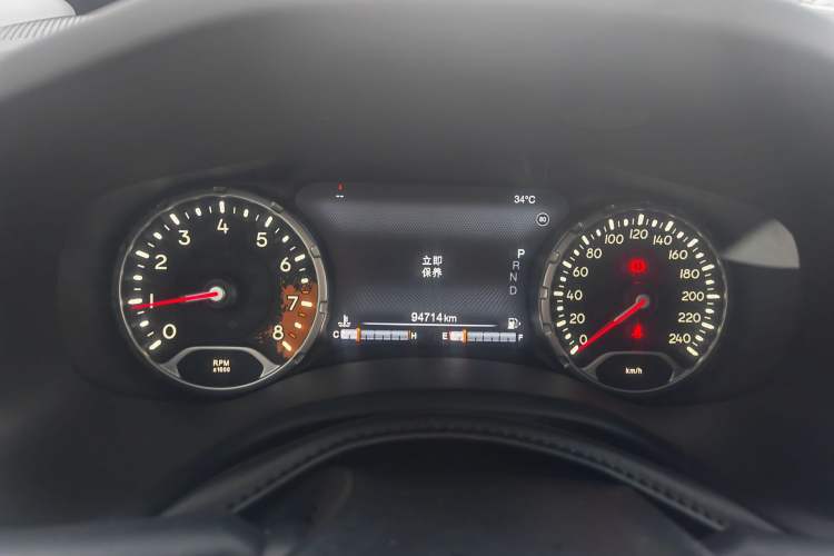 Used Jeep Renegade 2016 1.4T Automatic Smart Edition Odometer Close Up