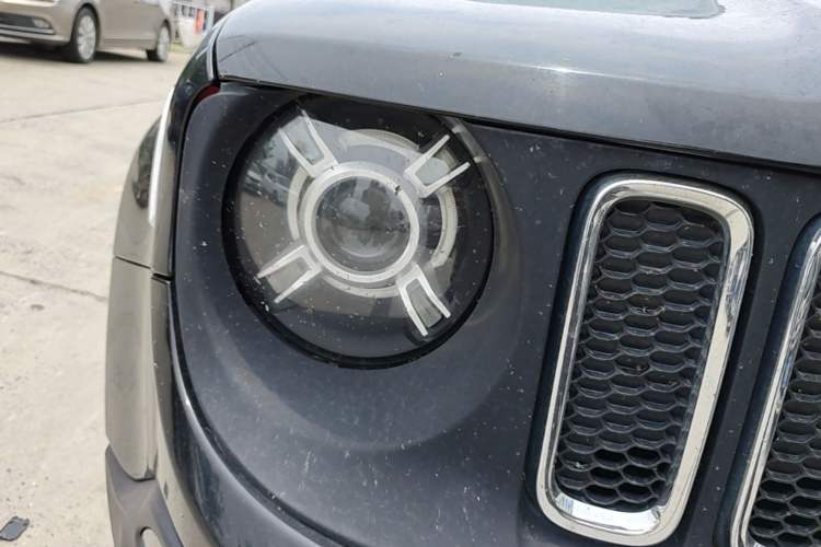 Used Jeep Renegade 2016 1.4T Automatic Jingneng Version+ Right Front Headlight