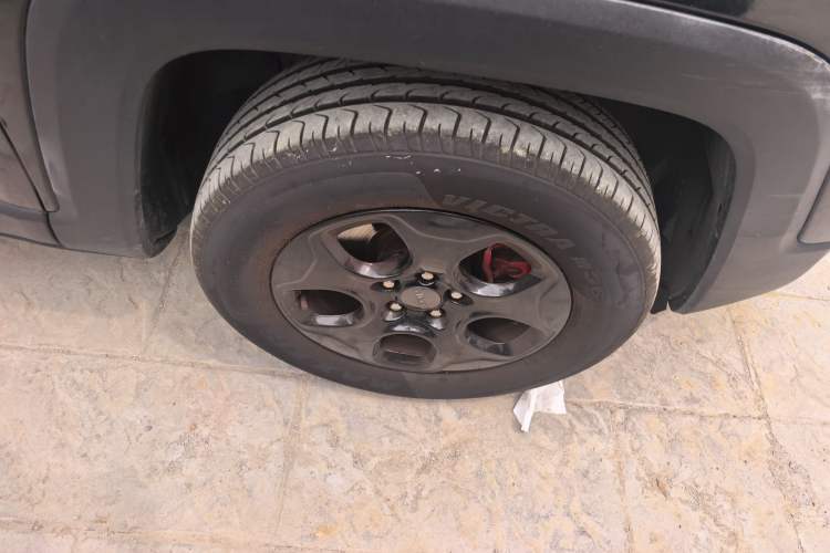 Used Jeep Renegade 2016 1.4T Manual Kinetic Edition Right Front Wheel Hub