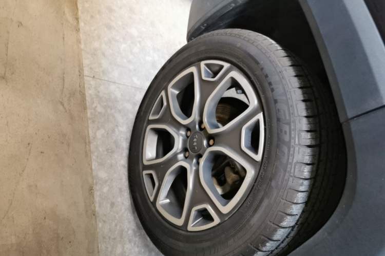 Used Jeep Renegade 2016 1.4T Automatic Smart Edition Right Rear Wheel Hub