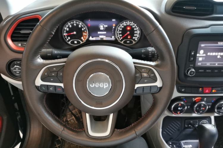Used Jeep Renegade 2016 1.4T Automatic Smart Edition Steering Wheel