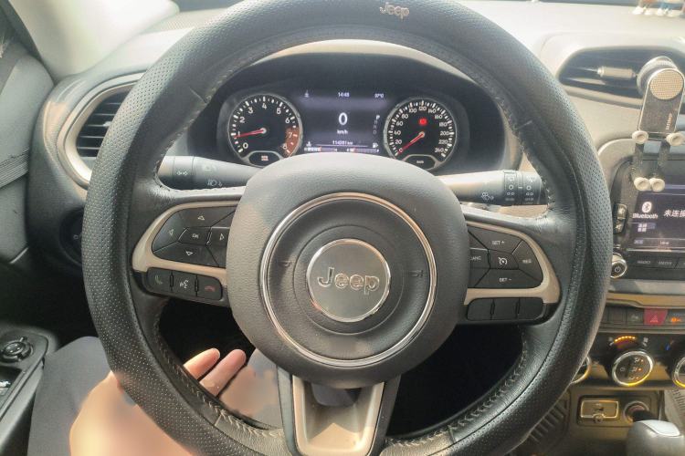 Used Jeep Renegade 2016 1.4T Automatic Smart Edition Steering Wheel