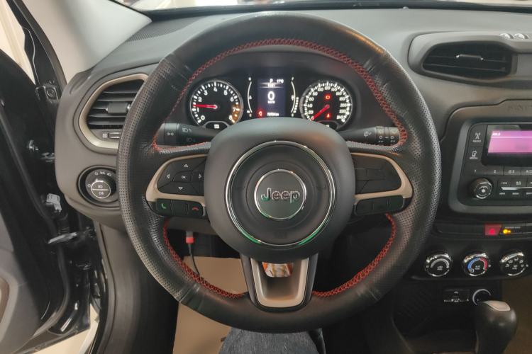 Used Jeep Renegade 2016 1.4T Automatic Kinetic Edition Steering Wheel