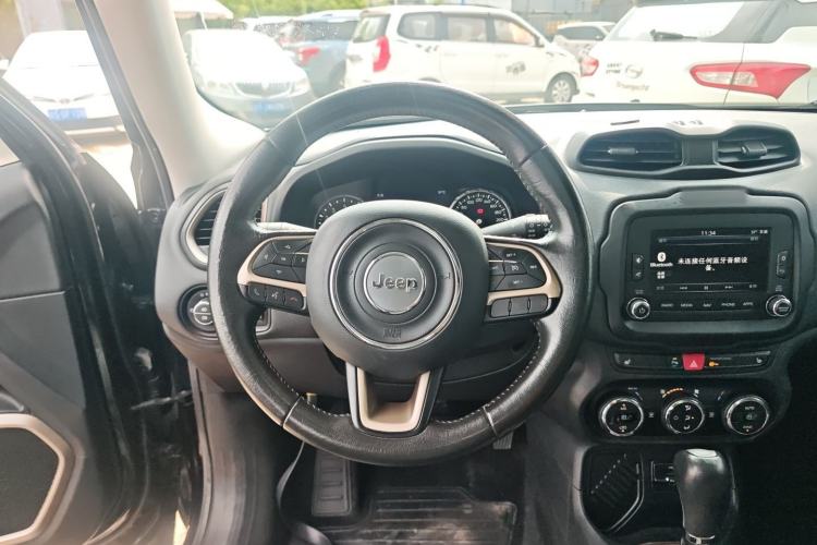 Used Jeep Renegade 2016 1.4T Automatic Smart Edition Steering Wheel