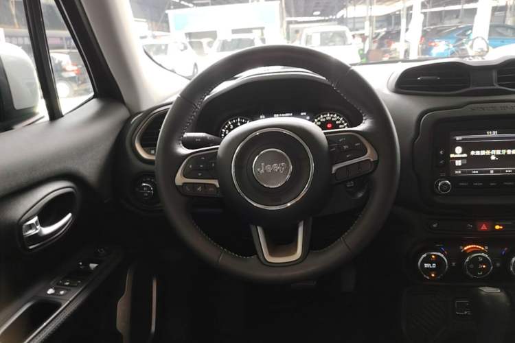 Used Jeep Renegade 2016 1.4T Automatic Smart Edition Steering Wheel