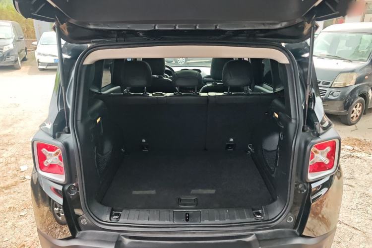 Used Jeep Renegade 2016 1.4T Automatic Smart Edition Trunk