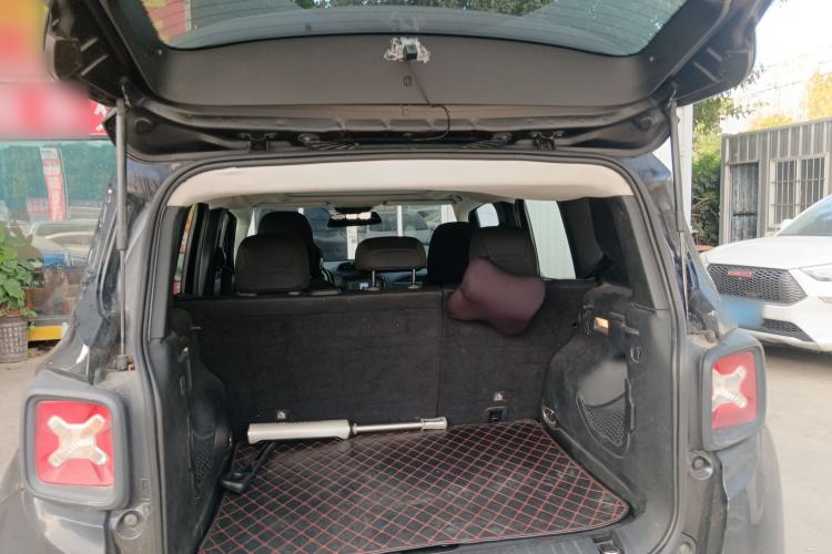 Used Jeep Renegade 2016 1.4T Automatic Jingneng Edition Trunk