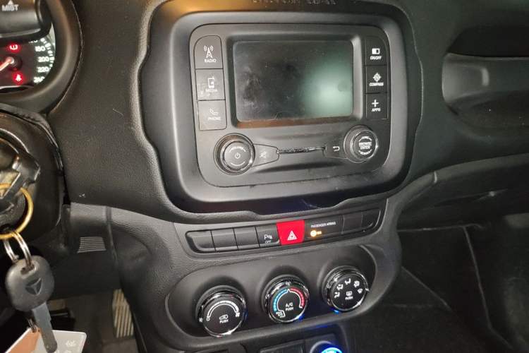 Used Jeep Renegade 2016 1.4T Automatic Jingneng Edition Audio And AC Panel