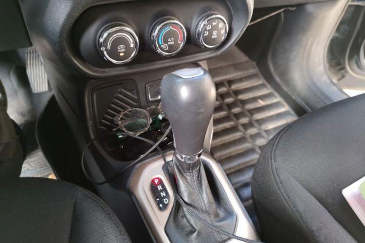 Used Jeep Renegade 2016 1.4T Automatic Jingneng Edition Gear Lever