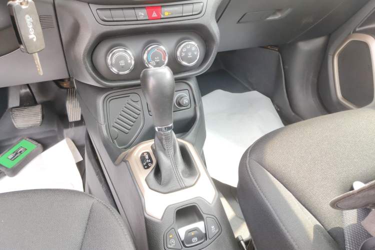 Used Jeep Renegade 2016 1.4T Automatic Jingneng Edition Gear Lever