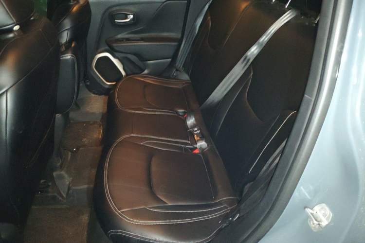 Used Jeep Renegade 2016 1.4T Automatic Jingneng Edition Left Rear Seat