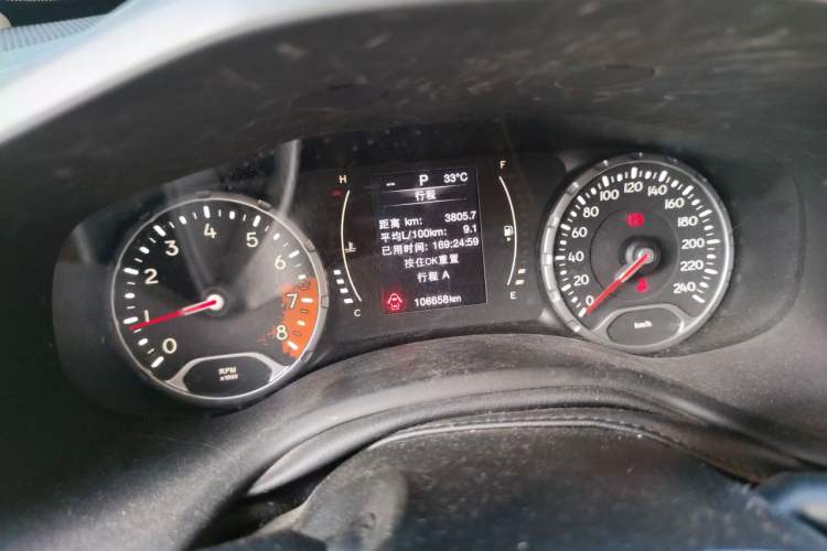 Used Jeep Renegade 2016 1.4T Automatic Jingneng Edition Odometer Close Up