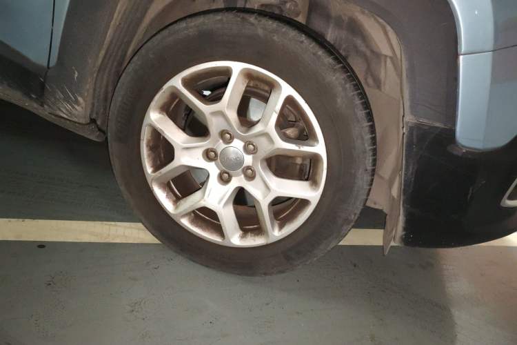 Used Jeep Renegade 2016 1.4T Automatic Jingneng Edition Right Front Wheel Hub