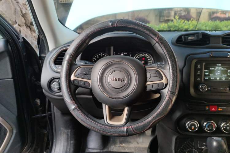 Used Jeep Renegade 2016 1.4T Automatic Jingneng Edition Steering Wheel