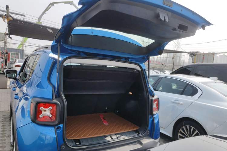 Used Jeep Renegade 2016 1.4T Automatic Jingneng Edition Trunk