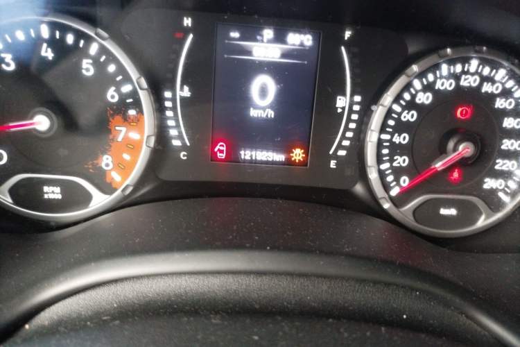 Used Jeep Renegade 2016 1.4T Automatic High-Energy Version Odometer Close Up