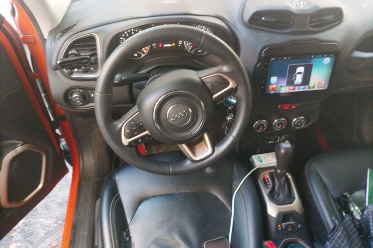 Used Jeep Renegade 2016 1.4T Automatic High-Energy Version Steering Wheel
