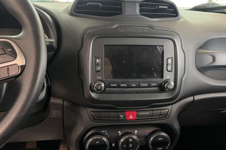 Used Jeep Renegade 2016 1.4T Automatic Jingneng Version+ Audio And AC Panel
