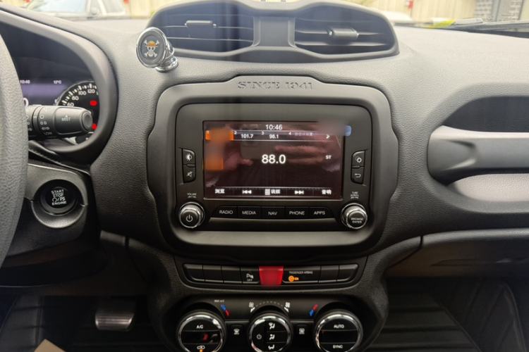 Used Jeep Renegade 2016 1.4T Automatic Jingneng Version+ Audio And AC Panel
