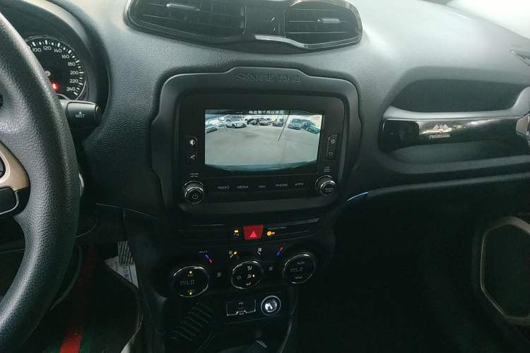 Used Jeep Renegade 2016 1.4T Automatic Jingneng Version+ Audio And AC Panel